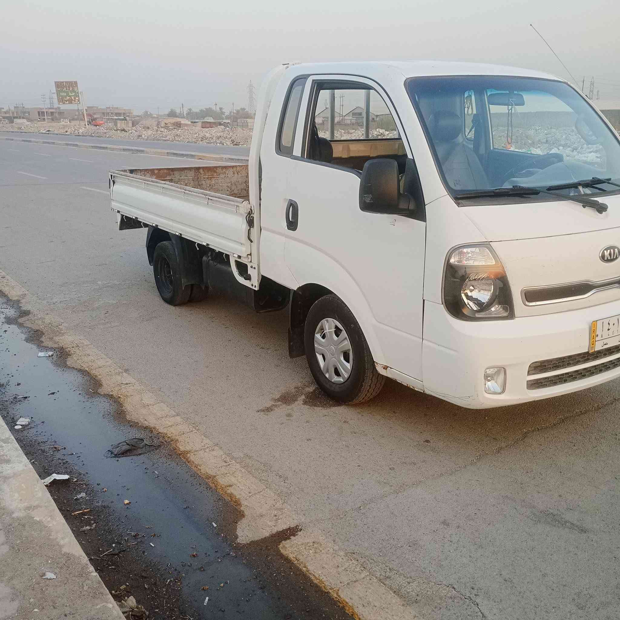 سلام عليكم كيه عموشه موديل 2015 محرك خير من الله تبريد شغال الصدر جديد  الباب الأيمن مبدل فقط الباقي كفاله المكان تقاطع درويش التراث الاتصال رقم الهاتف *********** السعر 90 وبيه مجال حك الجيه
