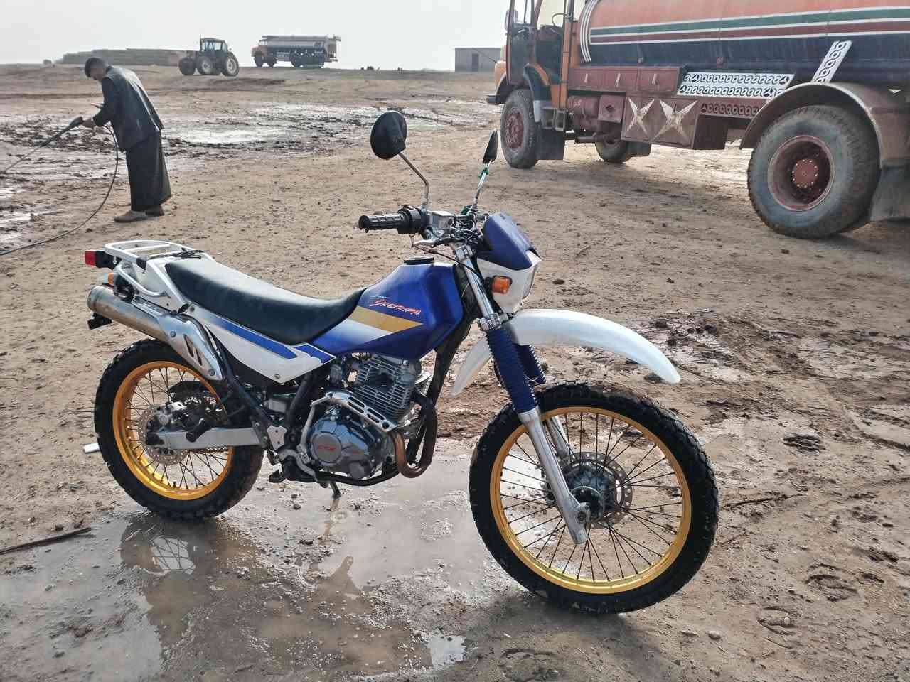 سلام عليكم للبيع دراجة قفاز كاوسكي محورمحرك صيني حجم 300ccبدون كص الاتصال على ***********
