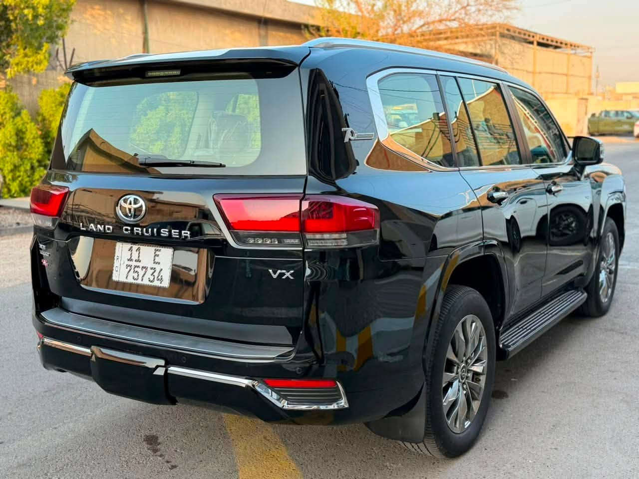لاندكروز موديل 2022 VX تون تيربو سياره جديده بيها ملاحظات بسيطه مكفوله من الصبغ مكاني بغداد الكرخ ***********
