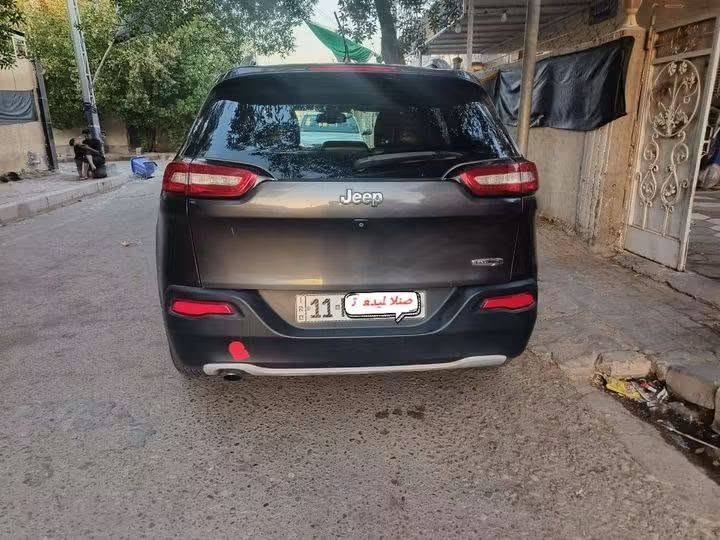 سلام عليكم سيارة جيب بزون لبيع موديل 2018 رقم بغداد نكليزي جديد محرك 2400مكفول دواخل جلد كير تبريد حداديه تايرات كفاله صندوق كهربائي ماعدء فتحه  حادث بنيد وجاملغ بدون رباك بنيد جاملغ سرقه يعني بدون حادث سياره فقط صبغ هزه جديد سنويه جديد مكان ميسان مركز مدينه سعر خاص رقم*********** موجود واتساب

