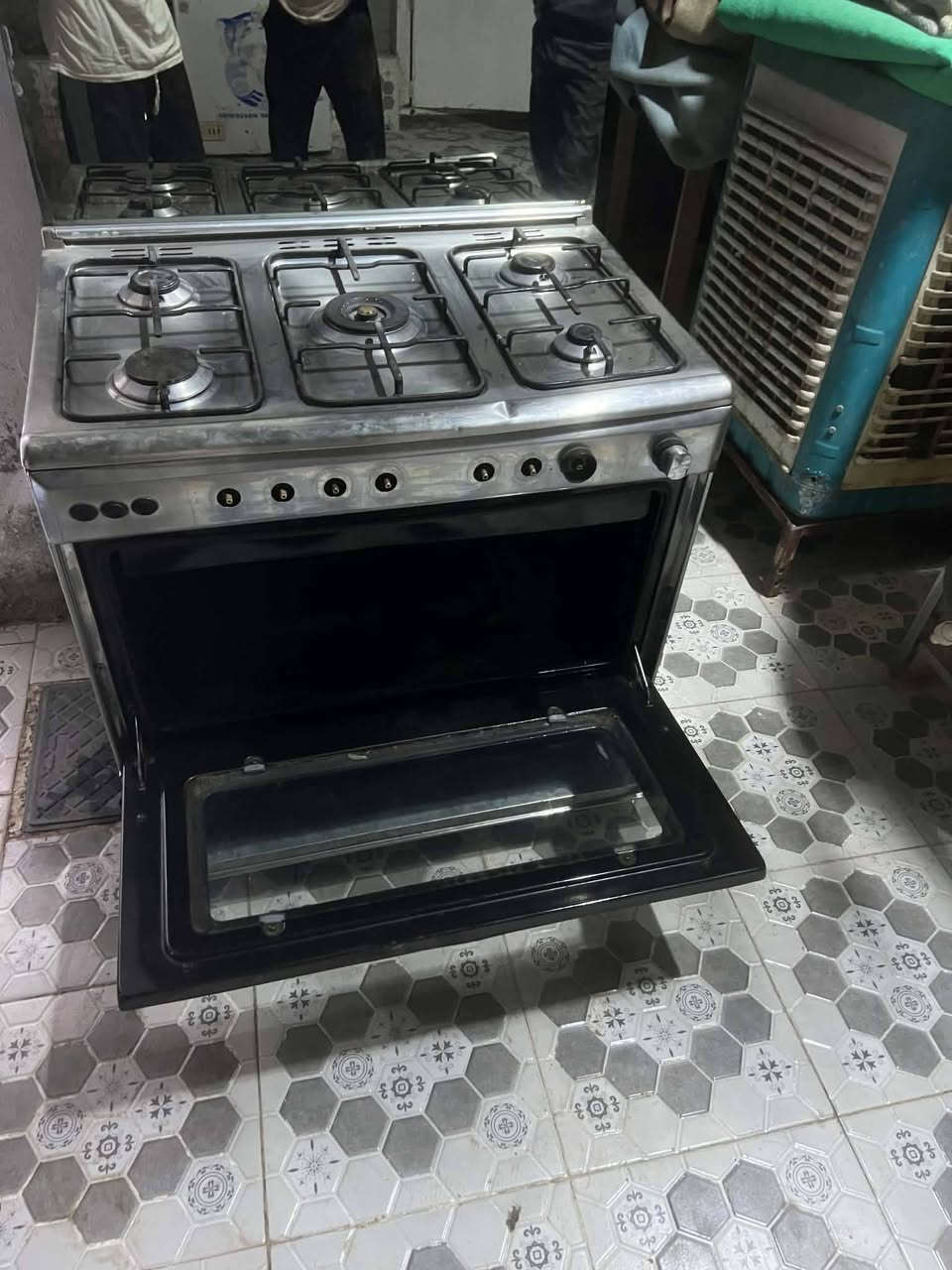 طباخ نضيف  للبيع السعر 150 وبي مجال مكاني بغداد ابو غريب
الرقم ***********
