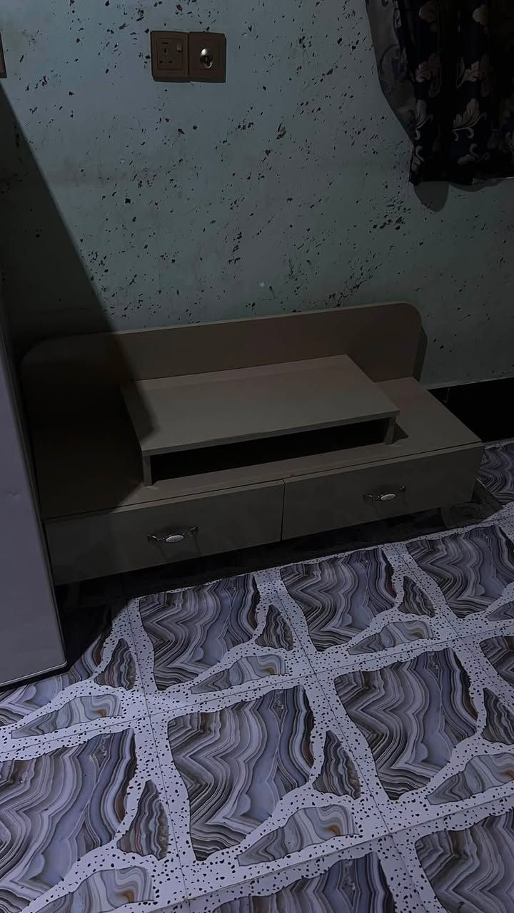 بسم الله 
غرفة نوم تركية 11 قطعه غرفه نضيفه وجاهزه وغراضها كامله بيها نقوصات شي بسيط غرفه نضيفة سعره 900 وهاذ رقمي للي يتواصل وياي هاذ رقمي متواجد فقط واتساب ***********

