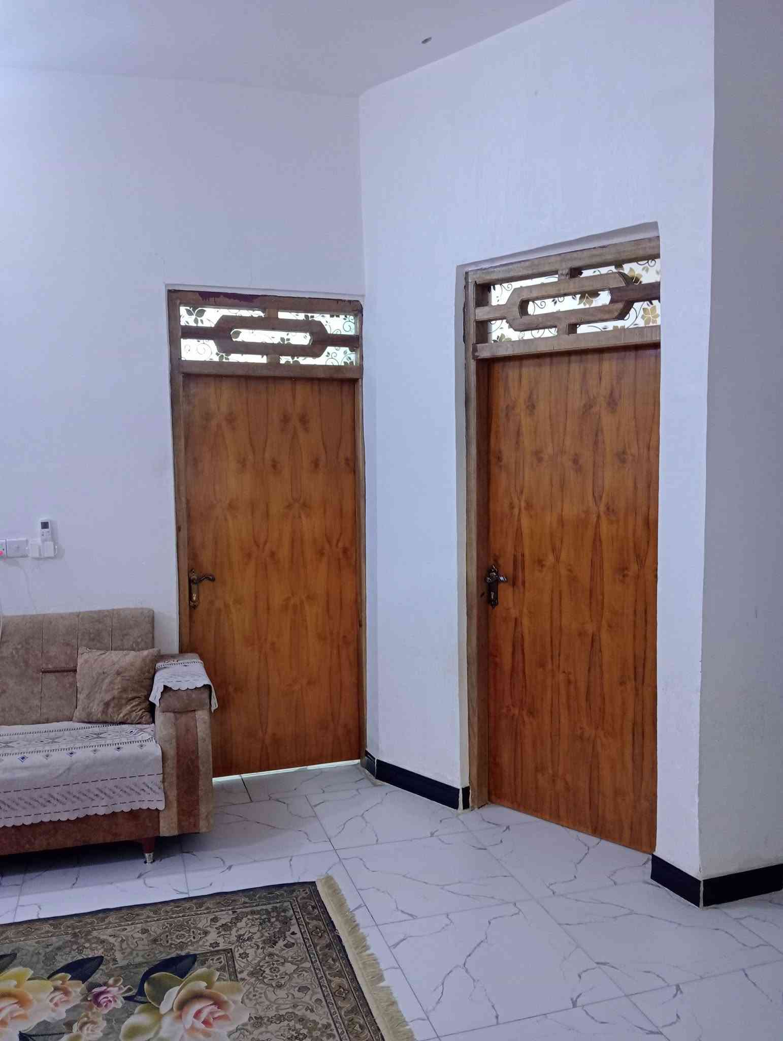 السلام عليكم اخوان بيت للبيع زراعي المساحه 200 من ضمن البيت قطعتين خدمات كامله منطقة البوعظم بين الجسرين الاستفسار على الرقم أو واتساب ***********
