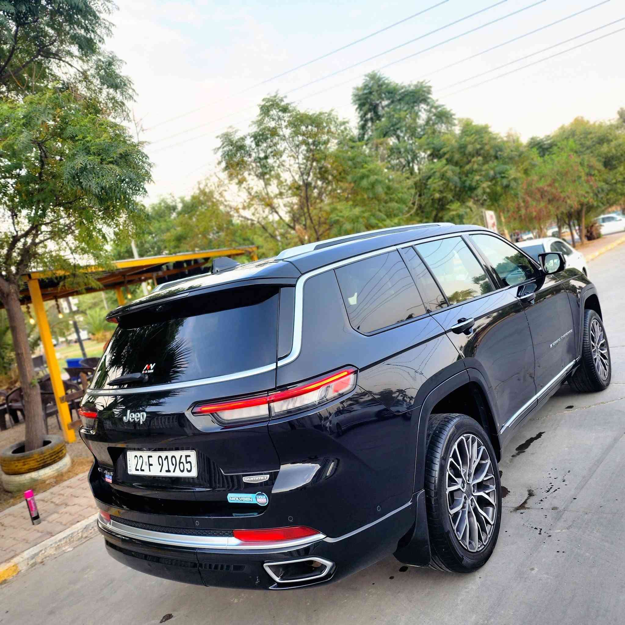 جراند شيروكي V8 • ٢٠٢٢ • بدون صبغ