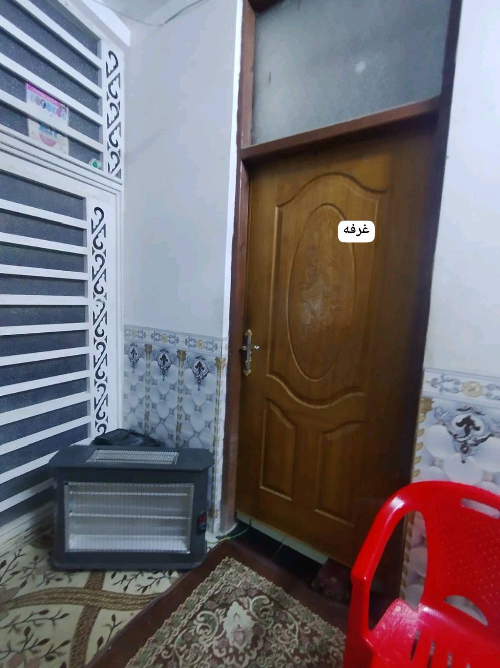 بيت  ١٠٠متر اقرار ١١٧ كنطرة السلام  بشارع المدرسي طابقين بناء حديث استقبال وغرفة وصالة ومطبخ وصحيات داخلية وخارجية والطابق الثاني غرفتين وسطح المنطقة كاملة مجاري وكهرباء كاملة   مسافة ٣كيلو عن الامام وقريب على الحولي طريق الزوار  ٧٥وبي مجال قليل  ...

للتواصل واتساب 
***********
ممكن تكلي شنو نوع الإقرار بالضبط وهل البيت طابو/سند أو عليه أي قيد بالمعاملة؟: 
زراعي وبي معاملة
شلون موقعه بالتحديد أكثر: بأي زقاق أو علامة قريبة، ومنو أقرب نقطة معروفة من طريق الزوار/الحولي؟: 
قرب العمارة الهيكل الشارع التبليط
كم عدد غرف النوم والحمامات بشكل نهائي بكل طابق، وهل بيه حوش أو كراج أو سطح مستخدم؟: 
استقبال و٣غرف اثنين حمامات 
البيت يباع مفروش لو بدون أثاث؟ وإذا بيه أغراض ثابتة مثل المكيفات/النجف/المطبخ، كلها داخلة بالسعر لو لا؟: 
بدون اثاث