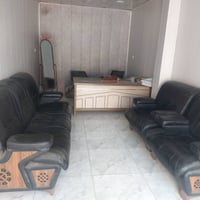 غراض مكتب للبيع تخم ٥ مقاعد وميز مكتب السعر 600 مكان بغداد الدوره  رقم...