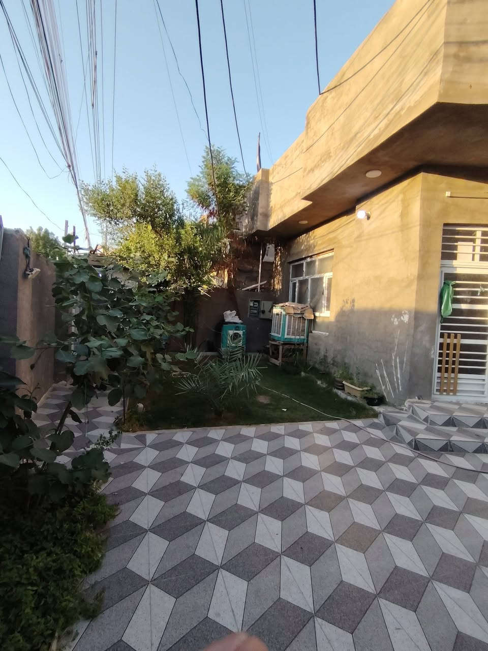 السلام عليكم
بيت للبيع طابو ملك صرف 
مساحه 230 ركن 
مي خطين كهرباء خطين 
الاستفسار 
رقم الهاتف ***********
