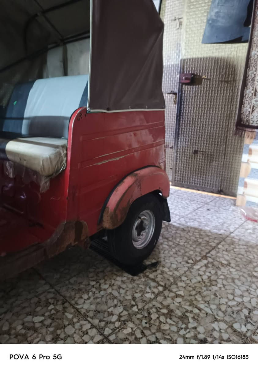 17 رقم وسنويه بدون صبغ يرادلها بس دوسه وبيها طخات بسيطه  مكينه عله وضع الشركه فقط بوشه وبستم تراي زيرو  مكاني مدينة الصدر ***********
