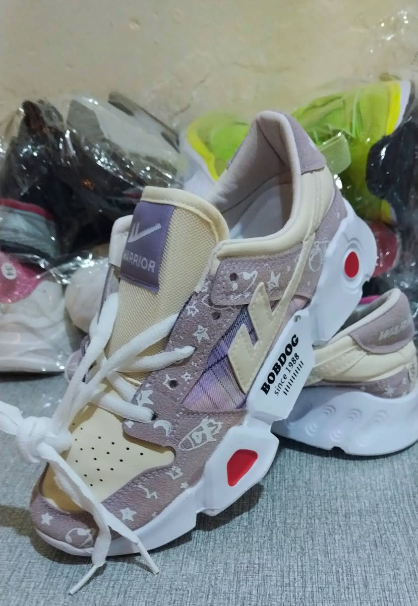 #وصلتنا_طلبية_أحذية_اسعار_مناسبة
#جميع_الاحذية_طرگة_طبية_خفيفة
#ومرنة. 
 👟✨ أحذية أطفال ولادي وبناتي ✨👟
💖 أناقة طفلك تبدأ من خطواته! 💖
نوفر لكم تشكيلة جميلة ومميزة من الأحذية الولادية والبناتية 👦👧
موديلات عصرية، ألوان جميلة، وتصاميم تناسب كل الأذواق 😍
👟 أحذية رياضية وعصرية
🎀 موديلات بناتية أنيقة
⚡ موديلات ولادية شبابية
✨ خامات وتصاميم مميزة
💰 أسعار مناسبة للجميع
🌟 اختاري لطفلك الحذاء الذي يجمع بين الأناقة والراحة 🌟
📩 للاستفسار عن الأسعار والمقاسات والموديلات المتوفرة راسلونا على الخاص.
📍 العنوان: [القيارة /قرية إچحلة ]
📞 للطلب والاستفسار: [*********** ]
❤️ متوفر الآن — والكمية محدودة ❤️
#أحذية_أطفال #أحذية_ولادي #أحذية_بناتي #أحذية_اطفال #أحذية_رياضية #أحذية_أطفال_عراقية #تسوق #موضة_الأطفال
