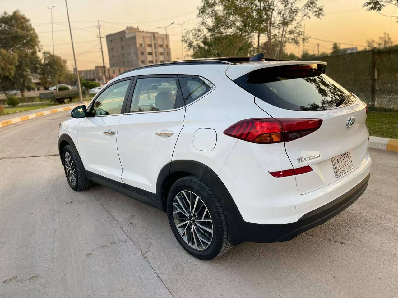 السلام عليكم

توسان 2020 خليجي  / بانوراما) 🚗

​المواصفات:

​الموديل: 2020 (وارد خليجي)

​المسافة المقطوعة: 100 ألف كم

​المحرك: بحالة ممتازة جداً

​الكير: بحالة ممتازة جداً

​ (الكشر): نظيف جداً

​🌟 أبرز المواصفات والتجهيزات:

​سقف بانوراما
بصمه 👍 

​مرايا شفط 

​تحكم كامل بالستيرن
كشنات جهتين كهرباء 

​كاميرا خلفية + حساسات خلفية

​وباقي المواصفات المعروفة لهذه الفئة

​الضرر:  باب السايق ولباب وره السايق صبغ 

​💰 السعر المطلوب: 165 ورقة
مكاني بغداد الدوره 

*********** بغداد, العراق
