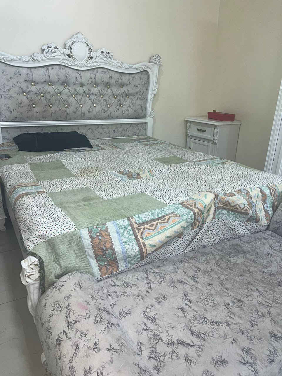 سلام عليكم غرف نوم صاج عراقي  اخت الجديده للبيع السعر مليونين وبيهه مجال/*********** /***********
