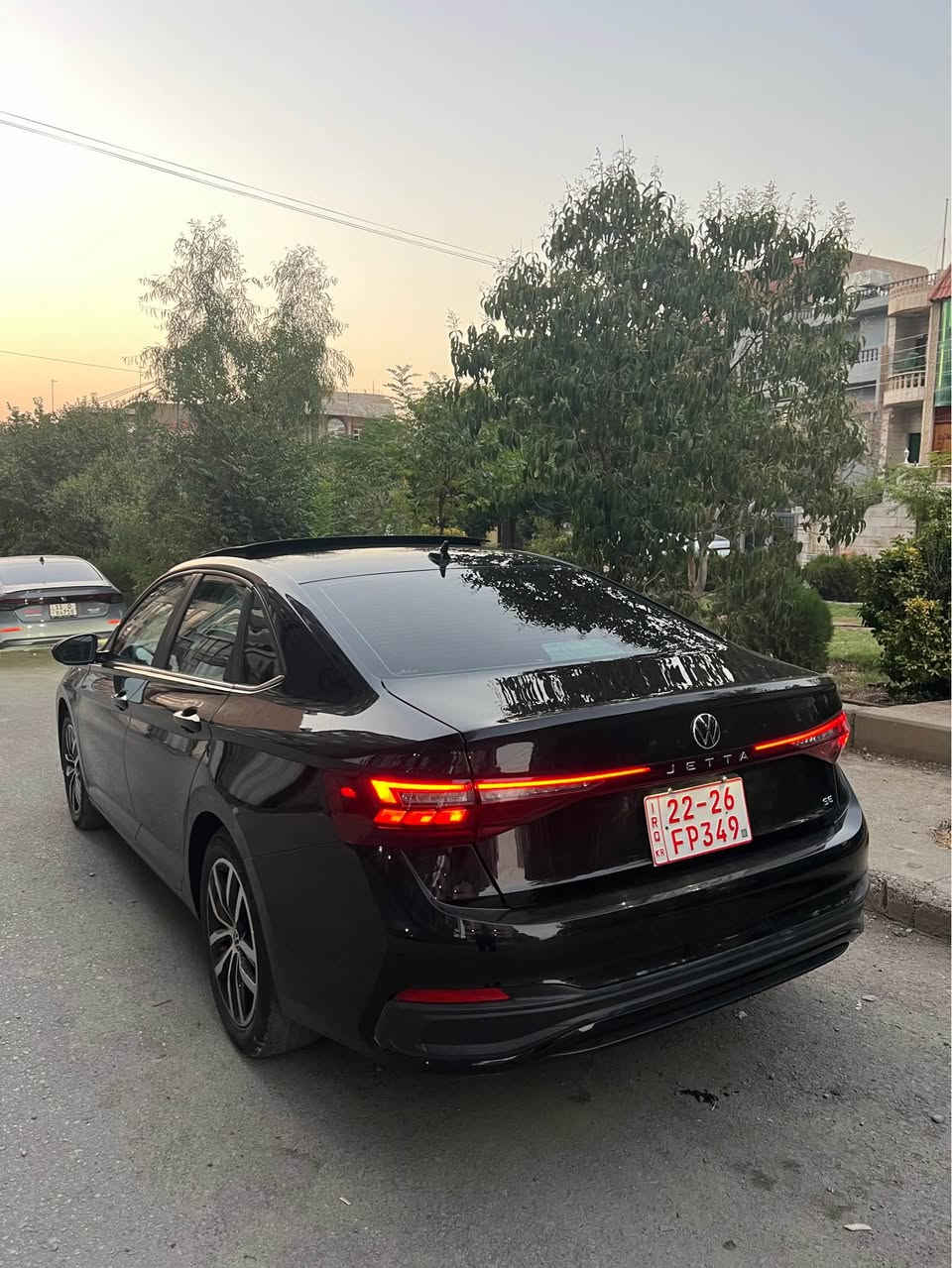 Volkswagen jetta 2025 SE +
تەنها 12,000 ڕۆشتوە  وەک سفر وایە 
پانۆراما
لایت پێش و دوا LED
ڕادار کروز کۆنترۆڵ  ڕاداری پێش و دواو لا تەنیشت 
کامێرا 
وایەرلێس چارج 
برێک بەسمە ئەوتۆ هۆڵد و ستار ستۆپ 
شەغال بەسمە  ( دوو بەسمەی خۆی لەگەڵە )
شاشەگەورە گێچ ئەلکترۆنی
تەبرید مەرکەزی و تەبرید لەمس
کوشن جلد وکارەبای و کوشن گەرم 
زۆر مواسەفاتی تر 

بۆنیتی بۆیاخە چەمەلەغی سەکنی لەسەر یەک پەڵە گۆڕاوەو بۆیاخ کراوە چەمەلەغە بیلادیەکەی ماوە و لەگەڵیەتی چاک ئەکرێتەوە پەڵەیەکی ئەبێت بە بۆیاخ   هیچ ناوگرتنی نیە شانسی شوختی نیە  دەعمەکەی بەشی سەرەوەیە

ئێرباگی شان و سوکان بیلادی بۆ داندراوەتەوە هەموو پارچەکانی لایت و دەعامی و ڕادێتەر هەمووی بیلادیە بە شەرتی هەموو فەحسێک بچوکترین نوقسانی نیە ماڵی دۆستە چاڵ و شوختی نیە

نرخی : 168$ قفل🔐
*********** السليمانية, العراق
