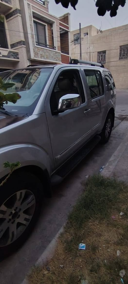 سيارة نيسان موديل ٢٠١٠ رقم بغداد بأسمي فول مواصفات سنويه لحد ٣١ السعر ١٢٤ بيه مجال بسيط للاستفسار *********** مكان منصور
