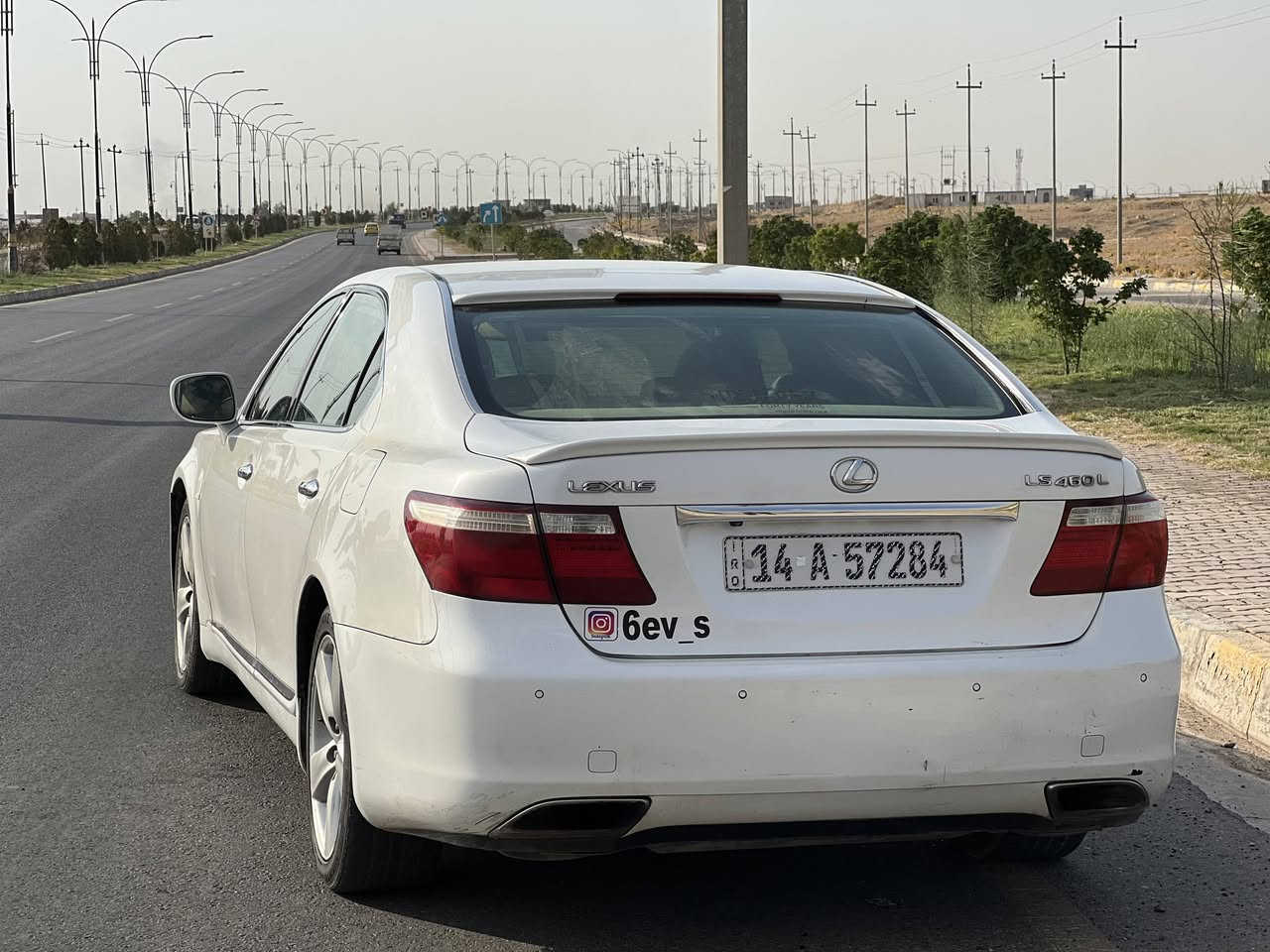سلام عليكم
سيارة للبيع 

لكزس LS460 فئة اللارج (وارد خليجي)

(مكفوله كفاله عامه من گير ومكينه ولغد وايرباك ومن كلشي مكفوله بدون حادث)

السنويه ب اسمي تحويل مباشر

رقم السياره بصره انكليزي  مشروع وطني

ممشاة السيارة(141 ألف) km

1_دفع خلفي (أكسل)تو ويل

2_محرك V8سلندر 

3_ناقل حركة(گير) 8 نمر

4_أربع ابواب شفط بصمات

5_صندوق السياره اوتو شفط

6_نظام الصوت شركة (مارك لفنسون)

7_شاشه اماميه+شاشه خلفية بلسقف(DVD)

8_كشنات الامامية والخلفية (كهربائية)

9_كشنات الامامية والخلفية (تدفئه وتبريد)

10_مقاعد الامامية والخلفية (خزن ميموري)

11_مودات تحكم ستيرن صوت واتصال+HOLD

12_مشاش ماء لايتات(زراك لايتات)

13_مري قلاب مع انارة ترحيب

14_دخول ذكي

15_سايد بريك بصمه 

16_حساسات رادارات نقطه عمياء 

17_فتحت سقف

18-سستم لايتات زنون يخبل 

(السياره جاهزه من كلشي  تخم تايرات عليها جديد وادامه كاملة للبلكات والنوزلات والمجاول وشرط ترايك وين ما يعجبك انت)

ملاحظة:::::::: هلال عكس السايق بي رش صبغ ع كد المكان اثر شخط لان معروف اللون الابيض الصدفي ميتقلم موجوده الصوره قبل وبعد 

سعر السيارة:147 ورقه وبيها مجال للطيبين 

مكاني بالموصل

الاتصال ع الرقم أو واتساب:***********
