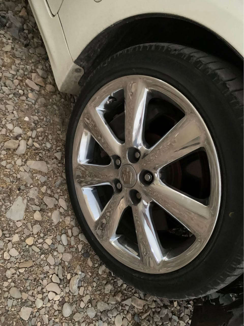 بەناوی خوای گەوورە و میهــــرەبان
شاهینە ٢٠٠٨
GRS 184

بـــــــڕاوە

بێ کـــۆد

یەک قەترە بۆیاخی نیە

هەموو گیانی وەک شوشەیە گەردی نییە

نەک دوکەڵ هەڵمی دەمیشی نیە

٤ دەبڵێ لۆک لۆک ڕۆیاڵ

تاقمێ تایە و ویلی دنگەی استیل

کامل تۆمس

صاڵنصای جاسما

یەک چرکەو گەڵایەک ببڕە 

تەنانەت چاڵی سڵایدیشی نییە

سەیارەی وا زۆر زۆر کەم ماوەوتەوە

پێش و دوا حاسە 

جڵد و هیتەر جڵدەکانی وەک شوشە وایە

سڵاید

کامل مکەبەرەی گۆڕاوە

لە دەعامی پێش بۆ دوا هەمووی بەشەرت

نرخ «٦٩» مەجالێ زۆر کەم مەیە بڵێ هەیە بە کەمتر بڕۆ ئەو بکڕە
ژ.م ***********
واتساب
ناونیشان هەڵەبجەی شەهید حلبجة, السليمانية
