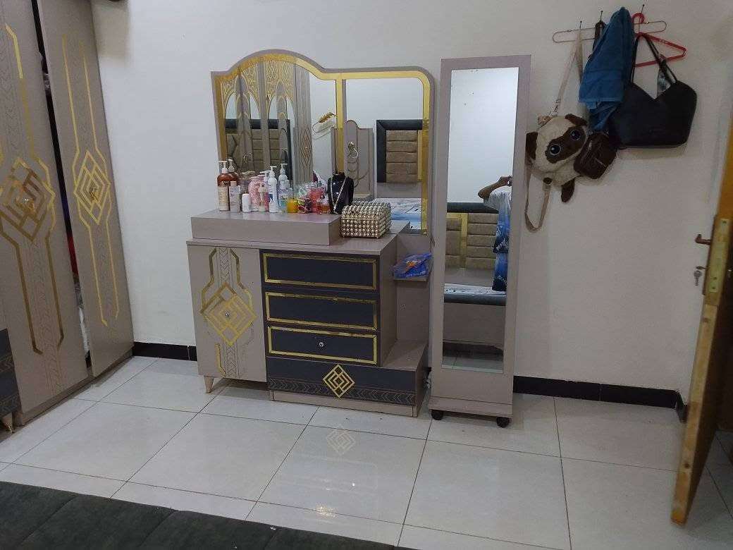 غرفه نوم للبيع المكان بغداد حي العامل للاستفسار الاتصال على واتساب فقط *********** السعر 500
