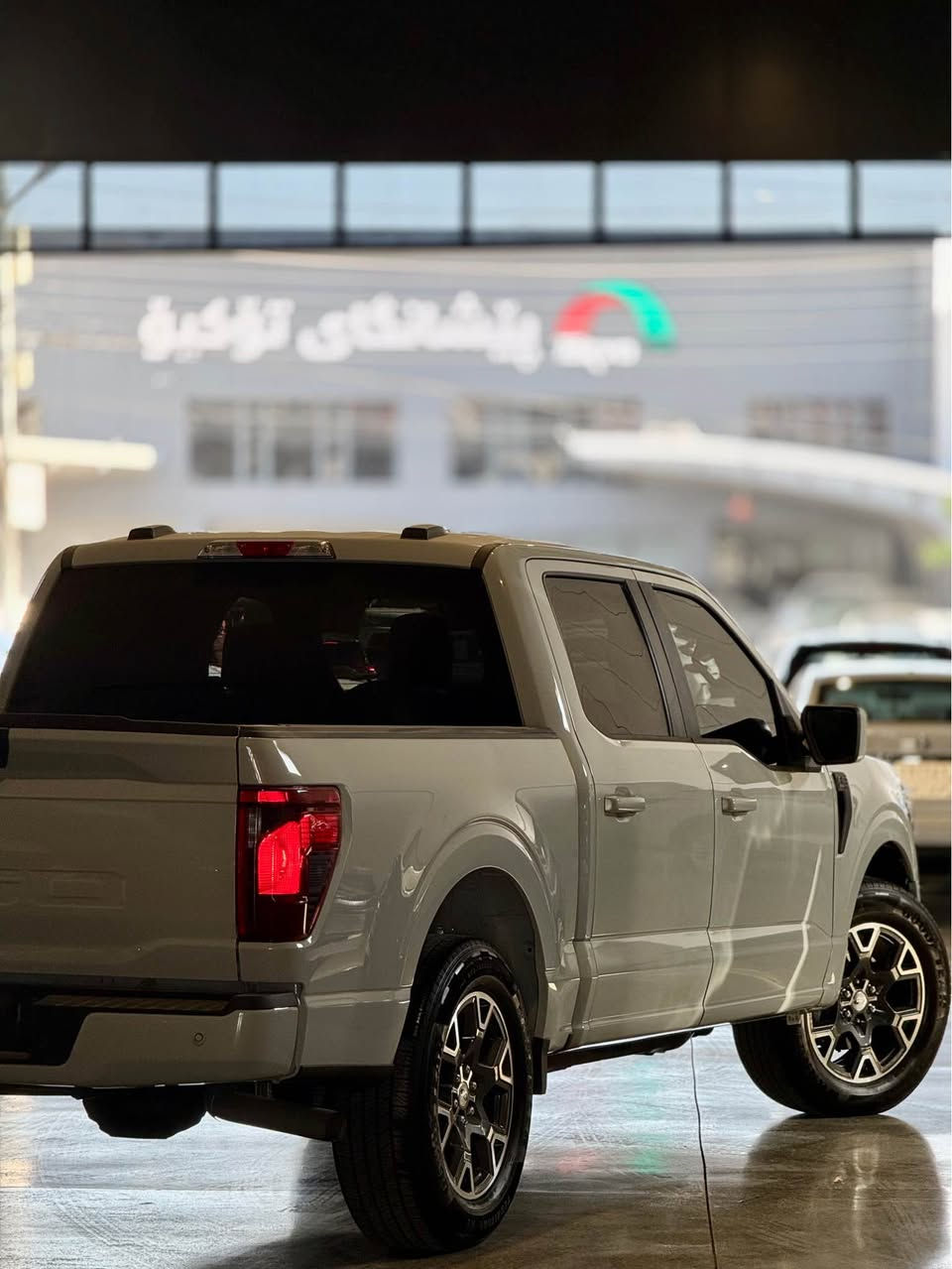 FORD F150 2024 STX 
تاک ئەکسل ڕۆنگی چیمەنتۆیی هەردو چەمەلەخی پێشەوەی بۆیاخە بێ ناو گرتن بێ ئێرباگ پێشی کەپسە سەیارەکە زۆر جوانو زۆر تازەیە یەک دینار مەسرەفی تیا نیە ٣مانگ کاتی تیایە 
نرخ:٢٩٧
*********** السليمانية, العراق
