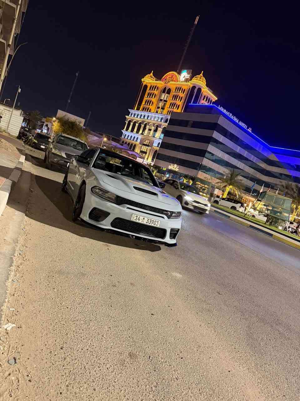جارجر sxt موديل 16 اصل معلايه 23 مكمل معامله تصحيح موديل من المرور وباقيه فقط الكمرك وارد كندي كفاله عامه من الضربه والمعجون تغيير لون من رصاصي الى سموك وتحديث وايد بدي هذ رقم بصره باسمي تحويل ثاني يوم جاهزه من كلشي بيهه حالوب خفيف بالقماره6 سلندر 3600 السعر 155 بيع او مراوس حسب القناعة
*********** وتس 
***********
