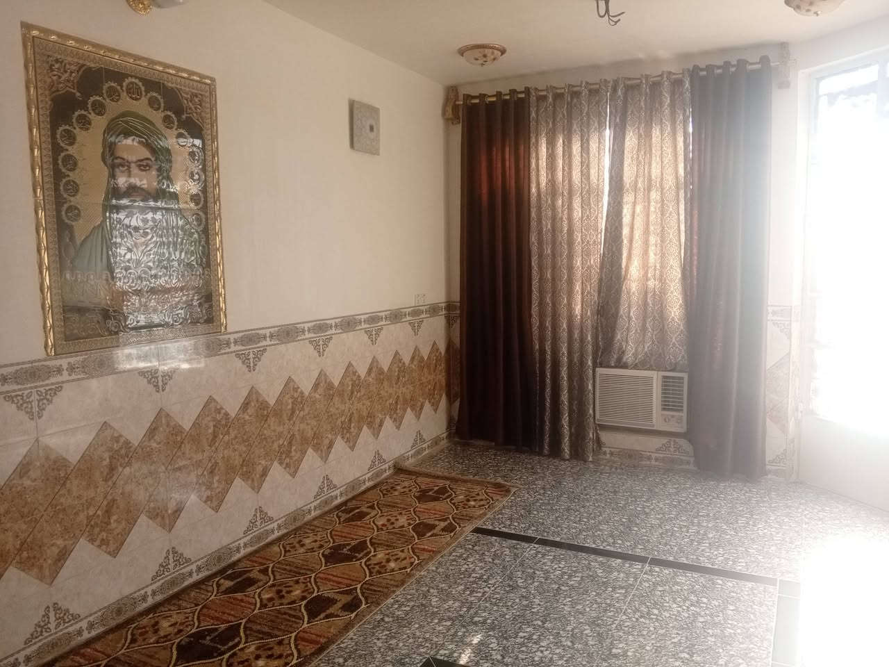 بيت مساحة 150 متر نزال 20 الواجهية 7 ونص استقبال ومطبخ حار وبارد وصالة و4 غرف غرفتين جوة وغرفتين وصالة فوگ كامل مواصفات كاشي سيراميك.(السعر خاص) 
العنوان /ورة شارع النجار بالدوانم قريب على الشارع العام. 
للتواصل / ‏‪***********‬‏ /
