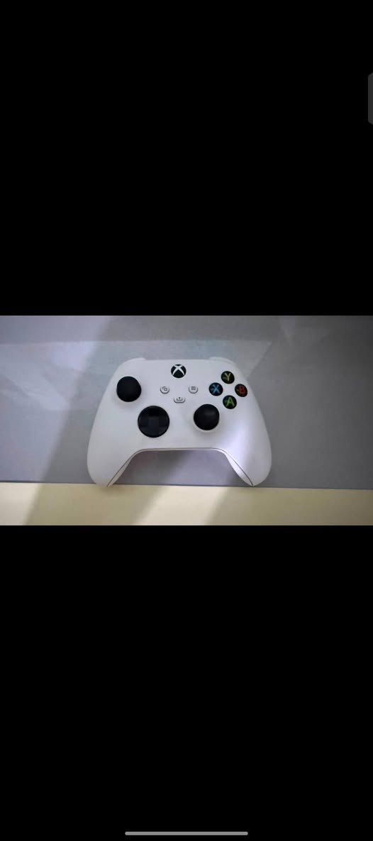 اكس بوكس سيريس اس • استعمال قليل • يدتين