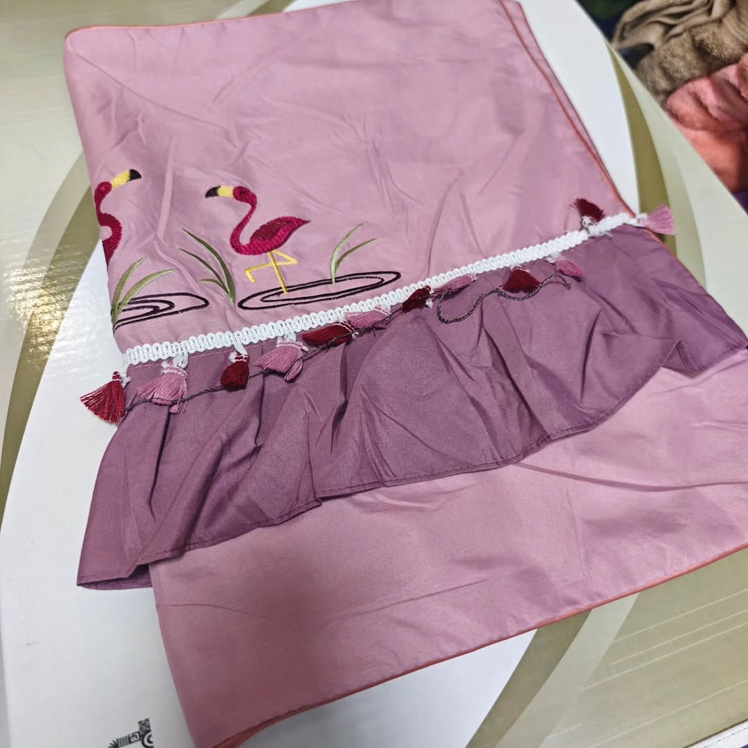 عرض خاص توفر مخده تطريز قطن 100/100 ماركه الفائق 😍🫂
نعومه وجمال 🥰
 عرض خاص مخده تطريز سعر 6 الاف فقط 😍
-———————————————
متوفر توصيل بغداد وجميع المحافظات🚕🚕
للحجز والاستفسار يرجى مراسلة الصفحة💌💌💌
او الاتصال  فايبر واتساب على الرقم 
📞📞
 واتساب ***********
زوروا موقعنا على العنوان التالي:-
👇👇👇👇👇👇👇👇👇👇👇👇👇👇👇👇👇 
💧/السماوة عكد الجامع داخل مول الاميرات مجاور ايلين شوب
#العراق #العراق🇮🇶 #مفروشات #بغداد #در_الحسن

نص مكتوب في الصور:
- 😍 مخده قطن 100/100