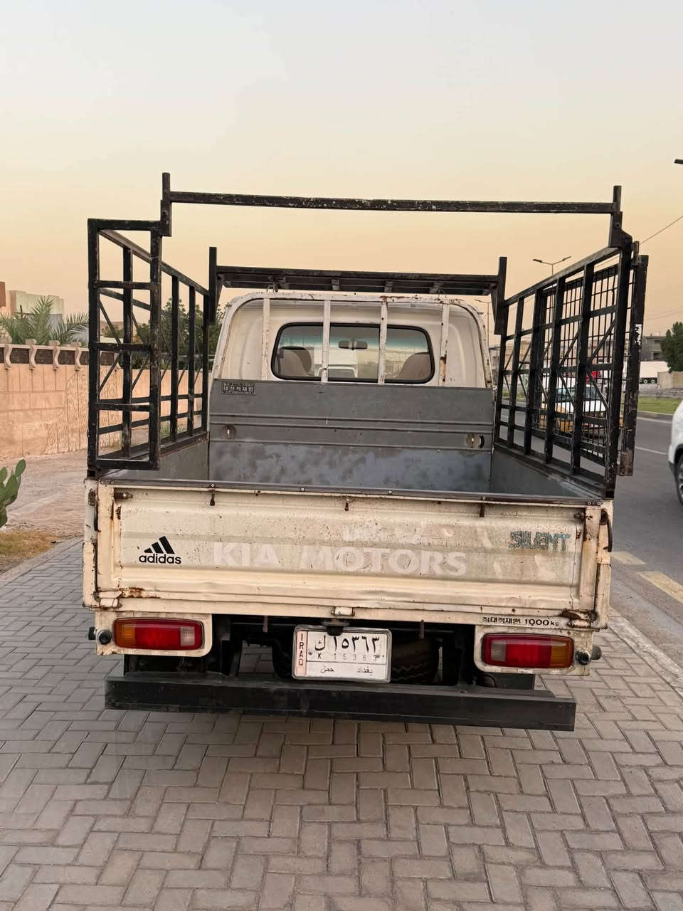 السلام عليكم
كيا فونتيرا  2002
رقم بغداد تحويل مباشر 
سنوية لل28
محرك كير كفالة 
تبريد شغال 
سيارة خير من الله مال جناي 
مكانها بغداد البياع شرطة الخامسة
للتواصل:***********
متواجد واتس اب
