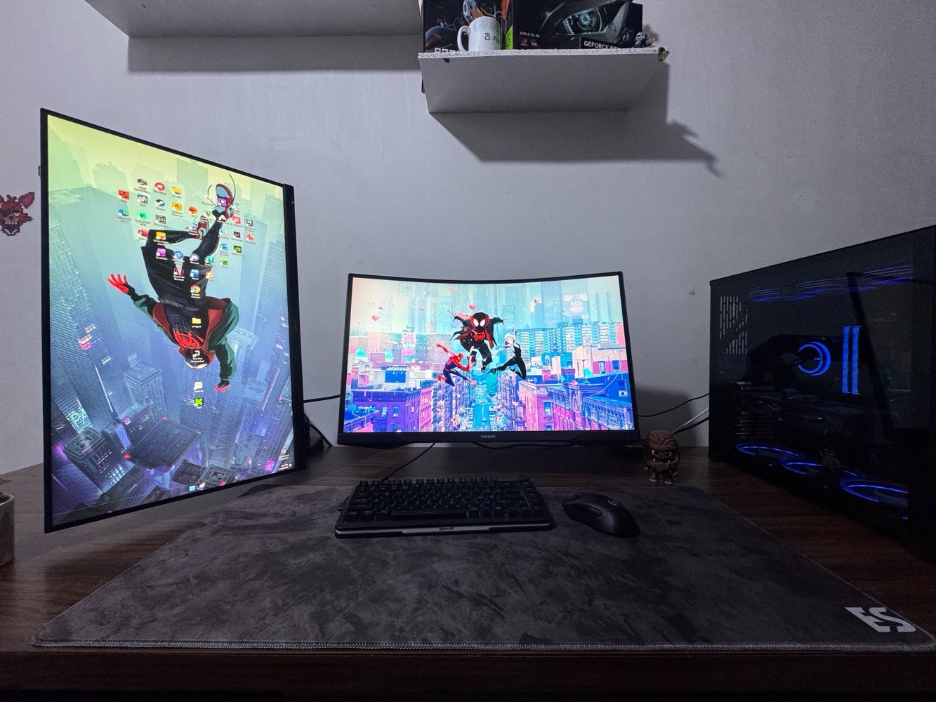 شراي ؟ تعال خاص وبيها مجال ***********
🔥 PC Gaming كامل للبيع — مواصفات قوية

🖥️ الشاشات:

•  Samsung 27” Curved — 2K 1440p — 165Hz(250,000)
•  Acer 27” — FHD 1080p — 165Hz(150,000)
•  عدد 2 Stand للشاشات(80,000)

🖥️ مواصفات الـPC: 1,600,000

•  CPU: Intel Core i5-13600K
•  Motherboard: B760 Gaming
•  GPU: RTX 4060 8GB — Triple Fan
•  RAM: XPG DDR4 — 32GB (2×16GB) — 3600MHz — CL18
•  SSD: MSI Spatium M480 Pro — 2TB — 7000/7000 MB/s
•  HDD: 2TB

عاكسة فاربر 1500VA جديد استخدام شهرين بس (260,000)
بطارية فاربر 65A 
(160,000)
UPS online 1kva استخدام شهرين
(180,000)

📌 الحالة: جميع القطع مستعملة ونظيفة، والتجميعة بحالة ممتازة. مع جميع العلب