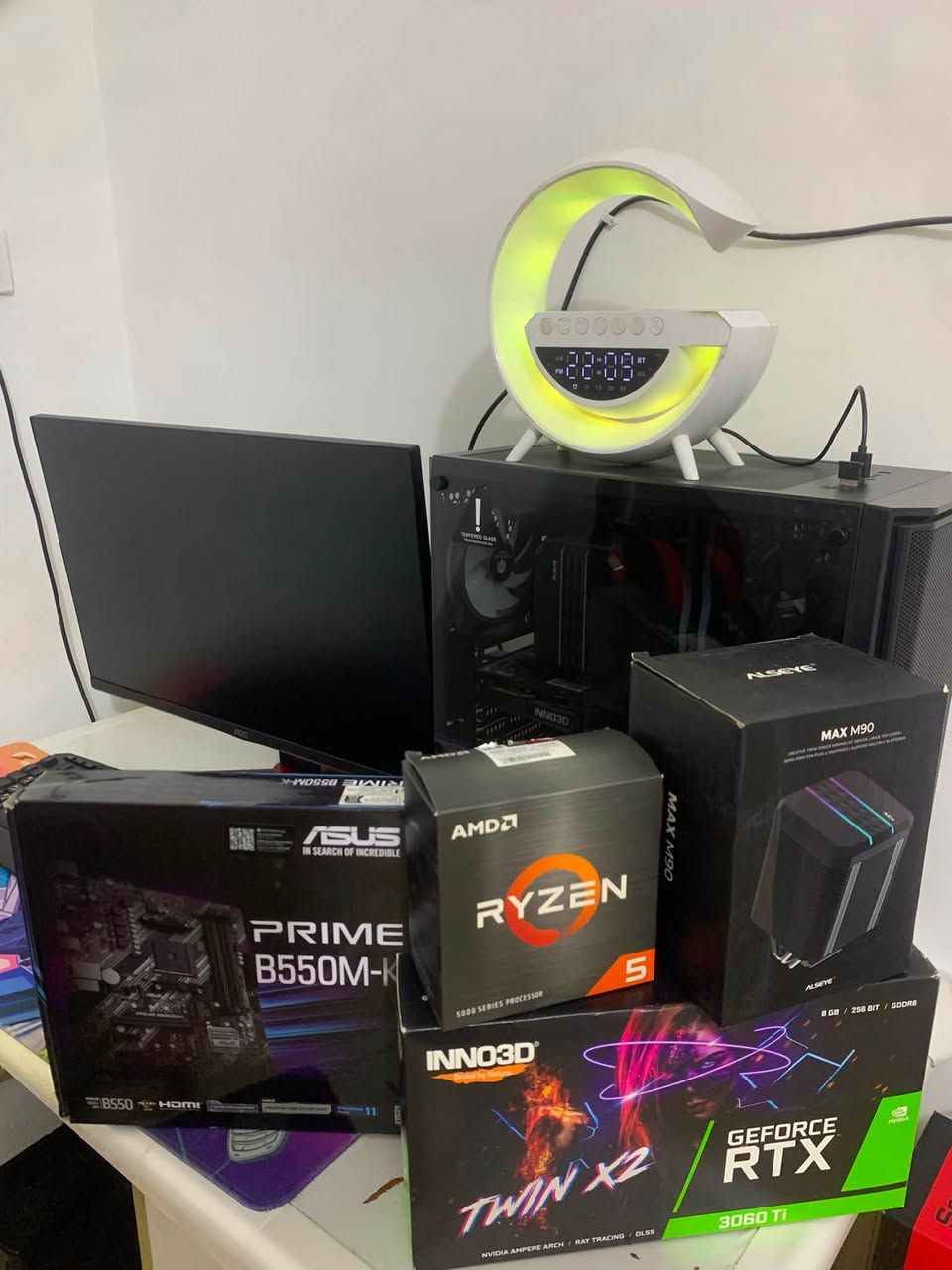 سلام عليكم اخوان نظافه ٩٠ ٪؜ للبيع
CPU :  Ryzen 5    5600                    المعالج

GPU : RTX   3060 ti  8 G               كارت الشاشة

M.B  ASUS  PRIME   B550M-K        الماذربورد

RAM :  DDR4   3200    16 GB   ( 2*8 GB ) RGB. الرام

 M.2 SSD 256G +  HDD 1 TB               التخزين

PSU :   650 W  GOLD                      البور سبلاي

Aoc 165 27 ips fhd                          الشاشة

UPS   :محتاج بطاريات فقط  يو بي اس 

سعر مليون ونص تواصل على رقم ***********
