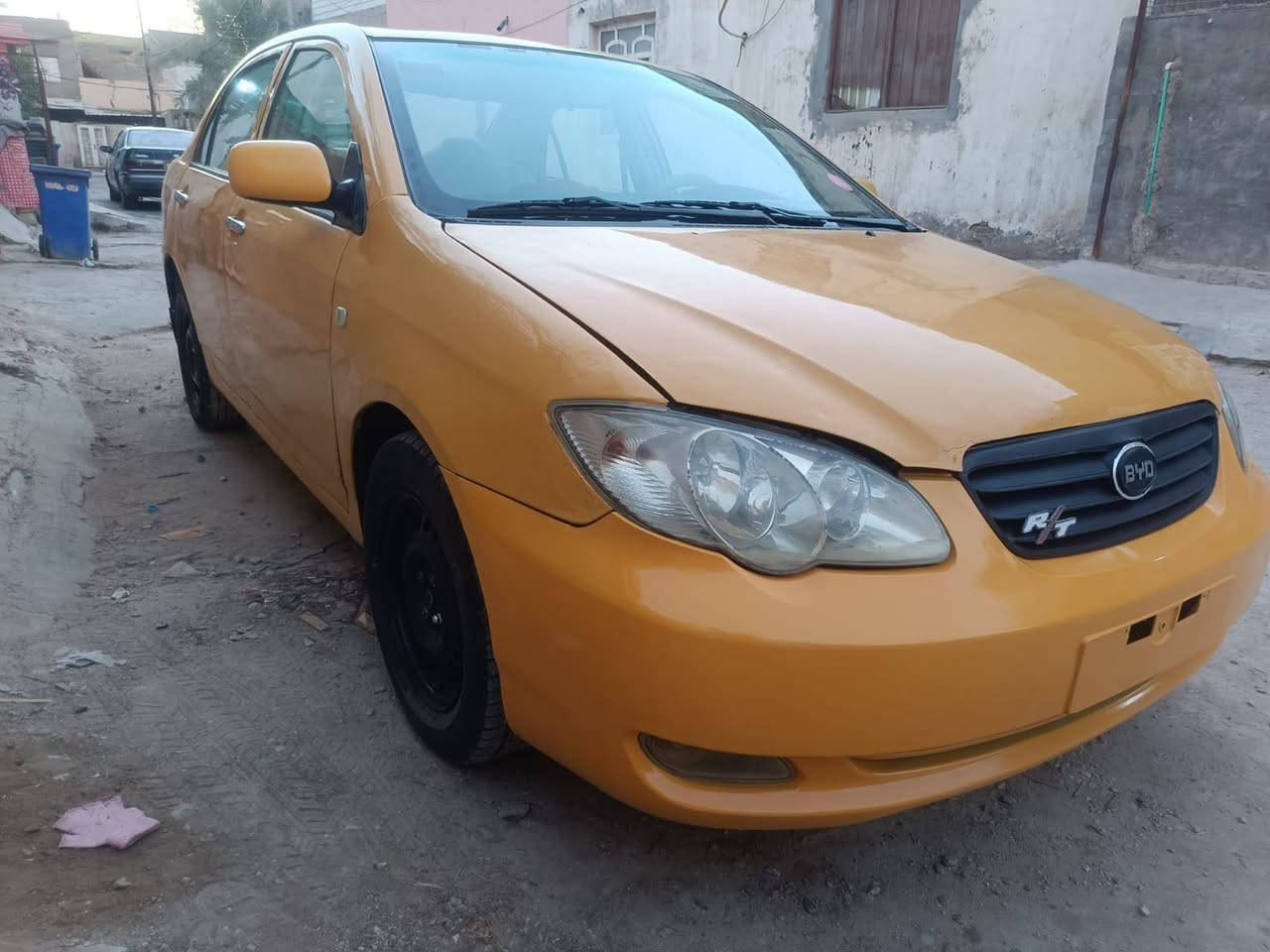 سلام عليكم للبيع BYD f3موديل 11جاهزة سنويه ولوحات اليوم استلمتهن رقم قادسيه انكليزي الجديد هيئة وغرامات مصفره مصبوغة عام مكينه وكير كفاله حدادية جديد باتري جديد دوشمة جديد تخم تاير شاشه مكانها بابل السعر 37 موبايل *********** بدون مراوس
