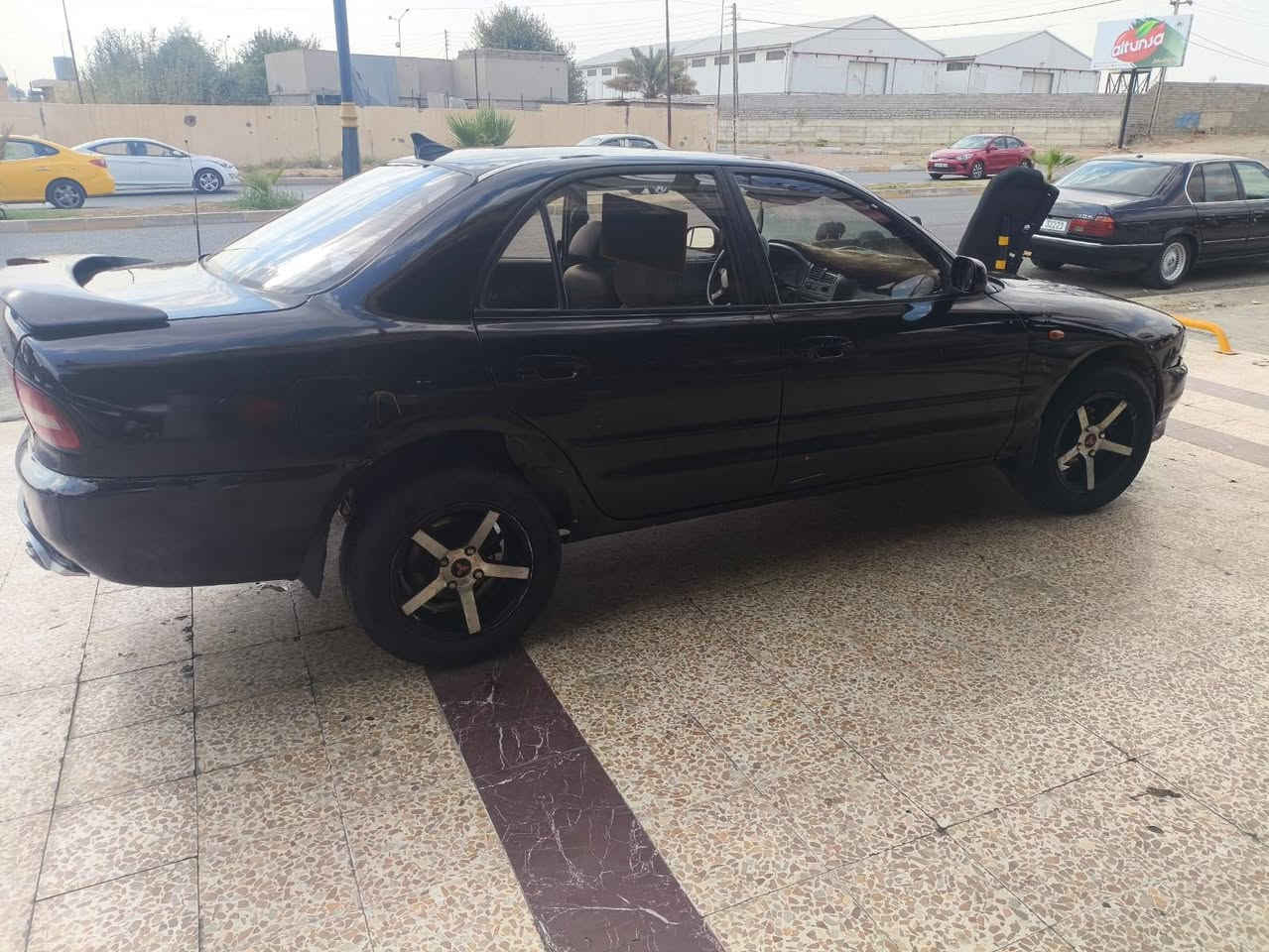 مستبوشي كالنت بزون مستعجل على البيع سيارة حلوى وكاعدة تبريد ثلج تدفئة نار محرك ٦ شرط لا صرف ولا نفخ كير عادي رقم انكليزي بأسمنا السعر ٣٥ وبيها مجال مكانها الموصل ***********
