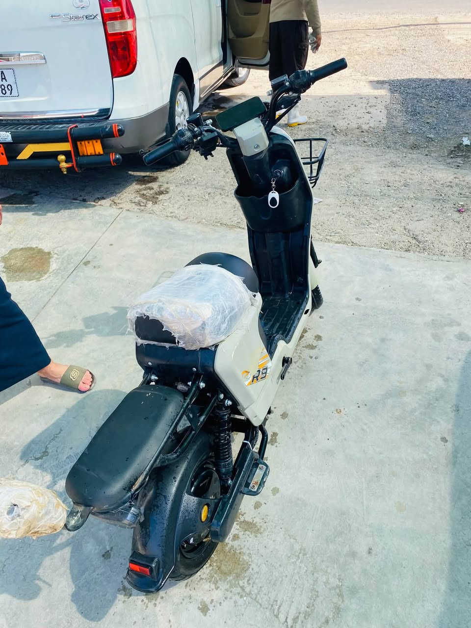 السلام عليكم
موطور شحن R9شركه الريان 

بطاريات 26 أمبير شركه ريان 

بسعر ((250))وبي مجال 

شاحنه شركه 

لايت عالي وناصي 

اشاير يمين ويسار 

هورن 

بك نظام R

كامل مكمل 

شرط عل فحص 

ملاحظه ////

موطور بي سكليتر يعوزه تصليح يمشي بس يعوزه تصليح //

هـ***********

