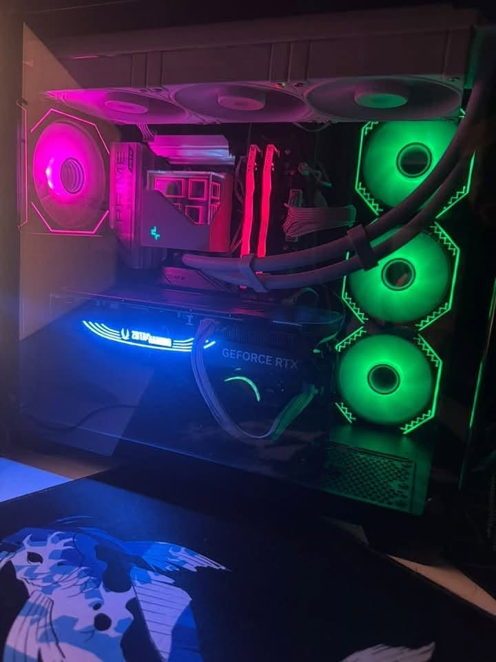 السلام عليكم شباب تجميعة مستخدمة
عنواني البصرة ***********

CPU: RYZEN 7 7800X3D AMD
GPU: RTX 4070 Ti SUPER ZOTAC GAMING 3FAN BLACK EDITION 16GB
MOTHERBOARD: X670 ASUS PRIME SERIES DDR5
RAM: 2*16 32GB T.FORCE 6000HZ CL30 DDR5 BALCK
WATER COOLER: DEEPCOOL 360MM WHIT EDITION 
HARD: NMVE M.2 1T SAMSUNG 990PRO GEN 4 7450MB/S
POWER SUPPLY: 1000W THIRMLRIGHT WHITE EDITION PECL 5 80PLUS GOLD
CASE: BLACK +4FAN
