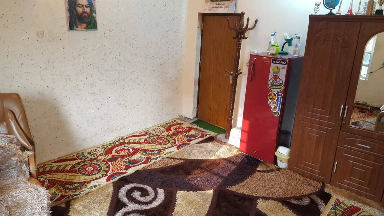 دار للبيع المساحة ٢٠٠ بظهر الشارع العام طابقين لا راعي والتجاوز  يحتوي على ٤ غرف نوم مع صالة كبيرة ومطبخ ٦×٤ مع كراج وحديقة العنوان حي التراث رقم العقار ٤٦٠٠ المنطقة كاملة من جميع الخدمات تبليط ومجاري وماء وكهرباء تبعد عن تقاطع درويش ٥ دقائق  للاتصال *********** بغداد, العراق
