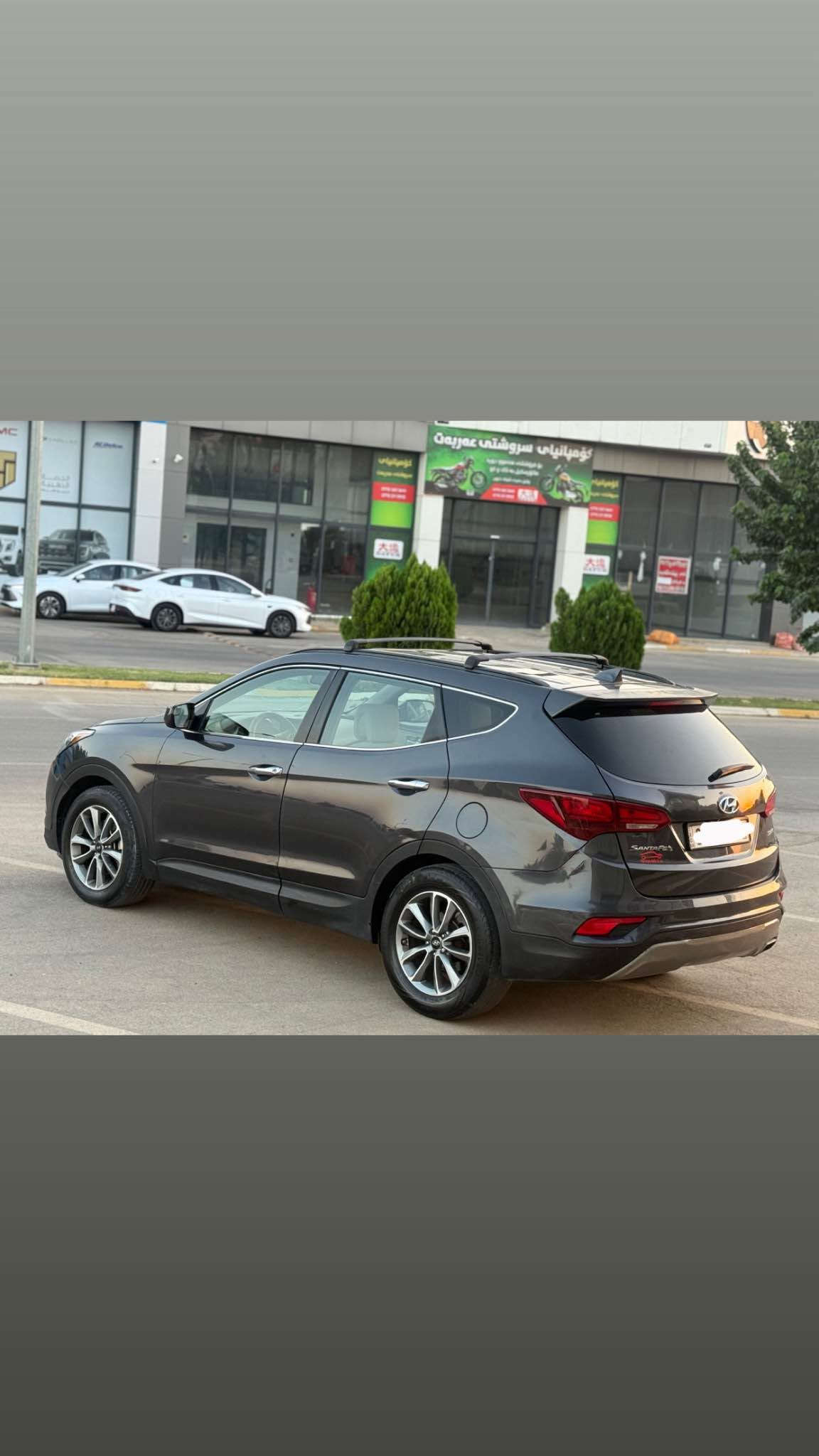 Hunda santafe 2017
هۆندای سەنتافی ٢٠١٧ 
ناو زەرد و شاشە گەورە
حاسە و کامێرا 
گێڕی ئۆتۆماتیک و عادی
سیستەمی (eco, normal,sport)
تەحەکوماتی سەر سوکانی کامل هەیە
تەنها دوو دەرگای بۆیاخە و پێش و دوای کەپسە
گێڕ و مەکینە و تەبریدی بە شەرت 
١٣٥ گەڵا و معامەلە 
*********** السليمانية, العراق

