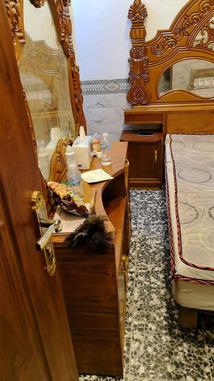 غرفة اخشاب البيع صاج حلوة سعر ٤٠٠الف مكانة الغزالية تلفون ***********
