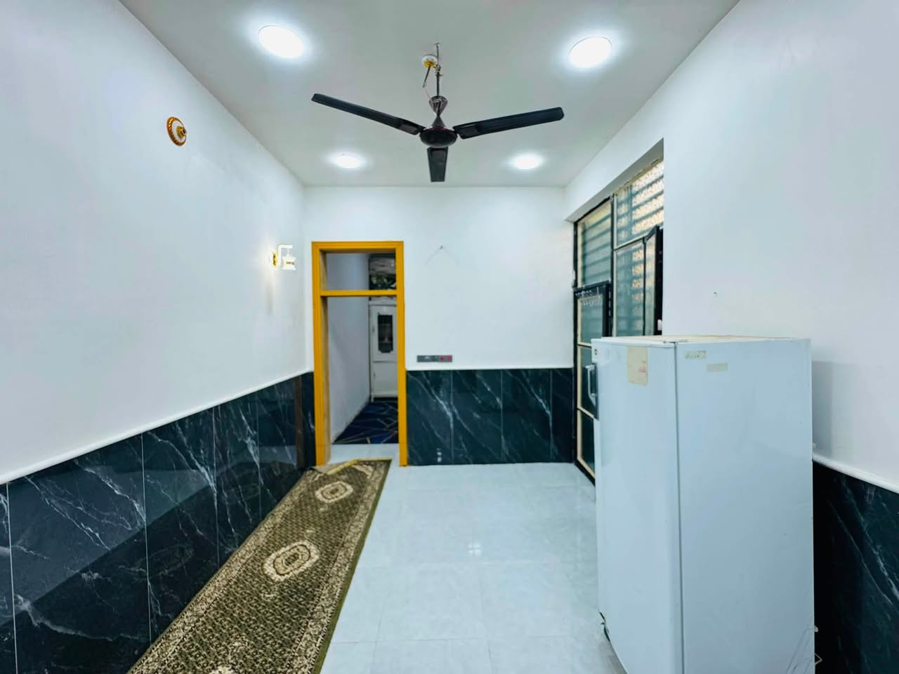 بيت للبيع طابو صرف

📐 100م – نجف / مجمع بيتي

مقابل مجمع الأميرات 

🏠 غرفة، صالة، استقبال، مطبخ

🚿 صحيات (2) + مكشوفة

⚡ جميع الخدمات متوفرة

شغل مال جناي 

💰 السعر67 مليون (وبي مجال )

سعر معه إكمال النواقص 
***********
