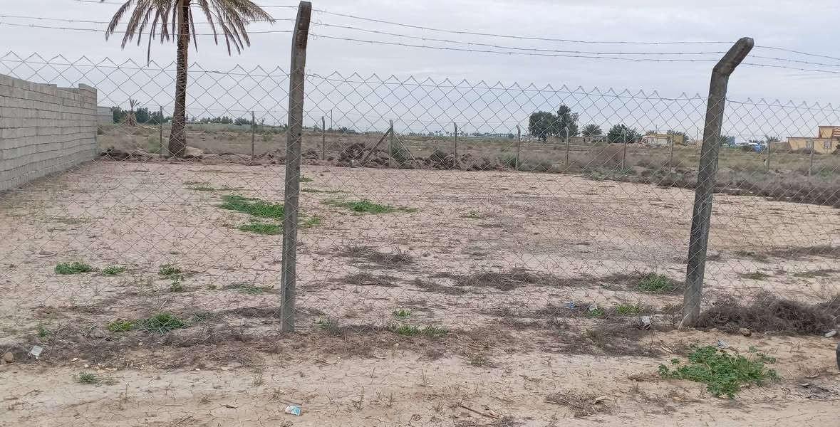 سلام عليكم قطعة ارض للبيع مساحه 500 متر زراعي سند 117مكان واسط العزيزية مقابل معمل السوس مجاور الشقق السكنيه للستفسار الانتصال على رقم الهاتف ***********
