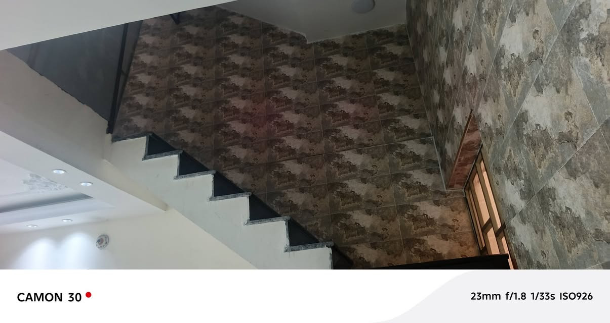 السلام عليكم دار زراعي للبيع في البلديات شارع المصرف منطقة ضياء الحلفي خلف المصرف ثالث فرع قرب طابو العلماء خدمات كاملة موقع مميز للأستفسار ***********
المساحة ١٠٠م واجهة ٥ بناء حديث
