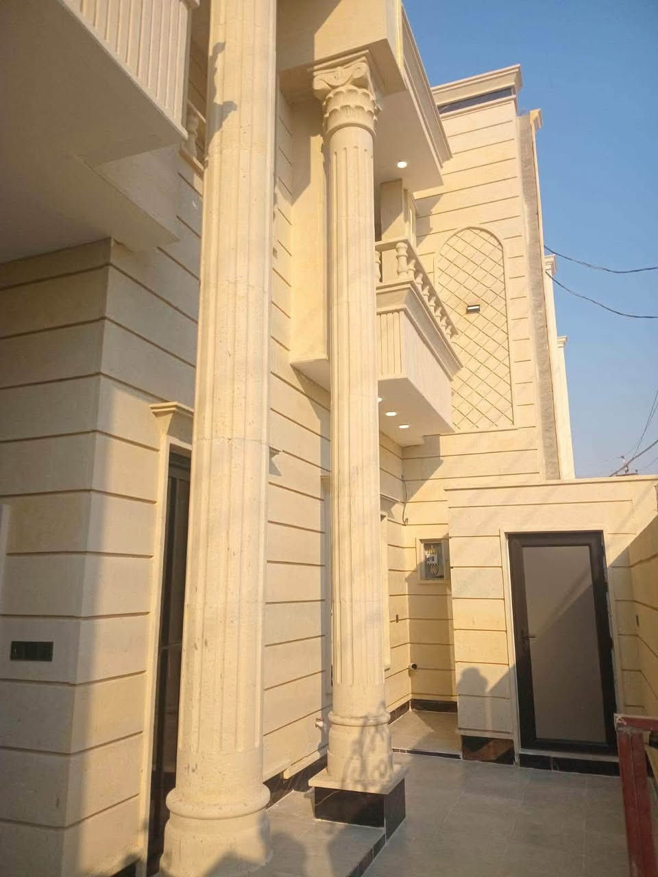 دار للبيع 200 حي التوحيد 
شارع 15 قرب المدارس 
ارضيه بورسلين 80*80 
نضام دكتات انترنيت كامرات 
سحب مغربي طابقين 
حجر حلان 
للاستفسار ***********
