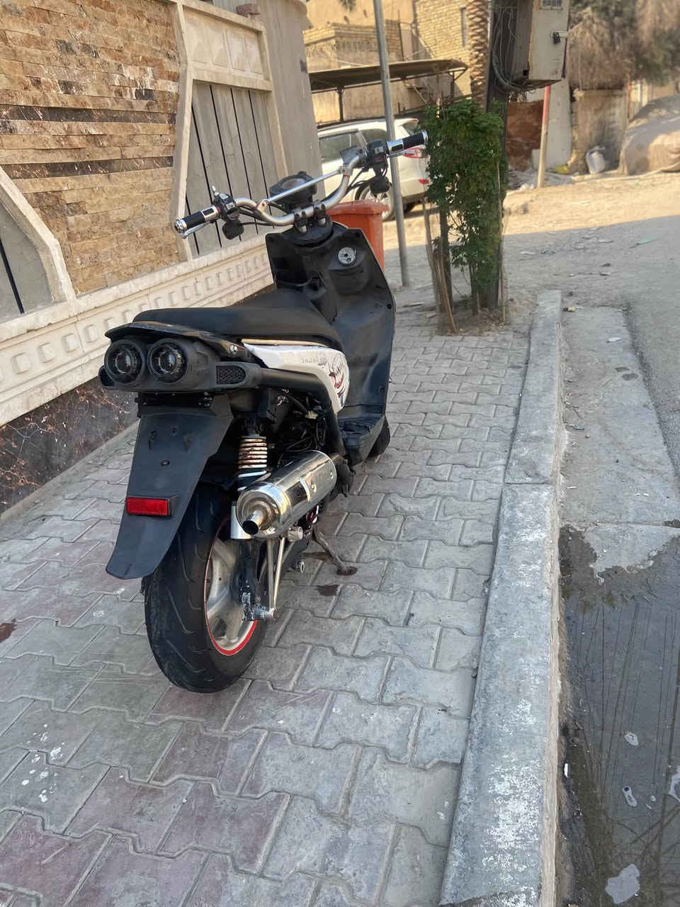 السلام عليكم للبيع او مراوس 🍀
سكنس جبلي ٢٠١٤ الدراجه بيها تزويد من اليابان الدراجه صارلها ٥ اشهر نازله 
مكينه 59 بلاد 
بيها زوج كلجات رياضي مختلفه 
بيها جويتر وجوين ودكشن KOSO مطابق 32 
بيها عقل RC رياضي 
منضومه زنون 
صالنصه بوري عدل ستيل مختلفه فوك الفلاوين وزه وجعره BWS 125 ✈️🔪
وبيها نواعم ستيرن ملقط بواقه قطره كرزيه كلهن أصليات 
كفراتها اصليه موشمه 
الدراجه بيها هواي كتفات وريموت ما اعرف بيهن كلش 
الدراجه شلعه ومعدل هجم بيها ضربت رون ومعدل اله هجم 
مكاني بغداد الدوره 
(ملاحضه) اخوان لا تقارنونها باراكضات وكلها تجاري دراجه ملحه فول ملاح وجديده الصور ضالمتها تجي وتفحص وتشلع عيوني لوتي لتصير
السعر // مليون و ١٠٠ مجالك مال جيه الدراجه ع ضمان ترايك وين متريد 
هــ***********  واتس
