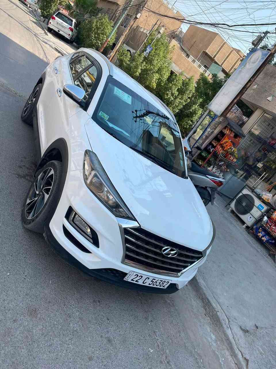 السلام عليكم 
توسان 2019 خليجيه 
مكينه 2000 دوش 
مواصفات: بصمه ومري شفط وشاحن لاسلكي وكشافات وترحيب بيبان 
السيارة بيها مكانات صبغ ابيع عام 
وطختها من ورا 
السعر 120 
الشراي يتصل ***********
العنوان بغداد 
ورقم السيارة اربيل وشرط التحويل
