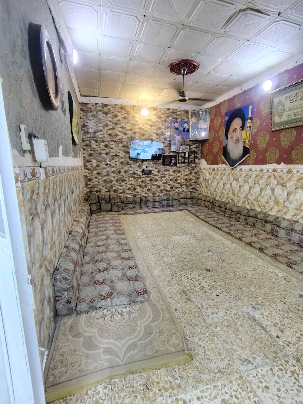 السلام عليكم بيت للبيع في منطقة المعامل بستان سامي قرب حسينيه زينب الكبرى يتكون من استقبال 2 غرف وصالة ومطبخ وصحيات يتوفر خطين مي وخطين كهرباء مع السحب منظومة كامرات مراقبه + بلازمة مساحة البيت 170 متر بيت ركن البيت كامل
للتواصل ع رقم ***********
*********** متوازي ع بيع والشراي أهلا وسهلا
السلام عليكم بيت للبيع في منطقة المعامل بستان سامي قرب حسينيه زينب الكبرى يتكون من استقبال 2 غرف وصالة ومطبخ وصحيات يتوفر خطين مي وخطين كهرباء مع السحب منظومة كامرات مراقبه + بلازمة مساحة البيت 170 متر بيت ركن البيت كامل
