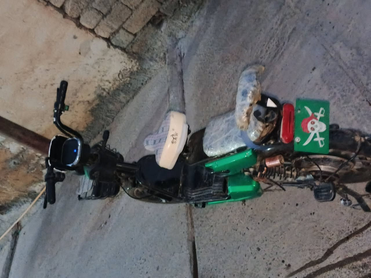 للبيع دراجه شحن 200بي بمجال الاستفسار على هذا الرقم***********
