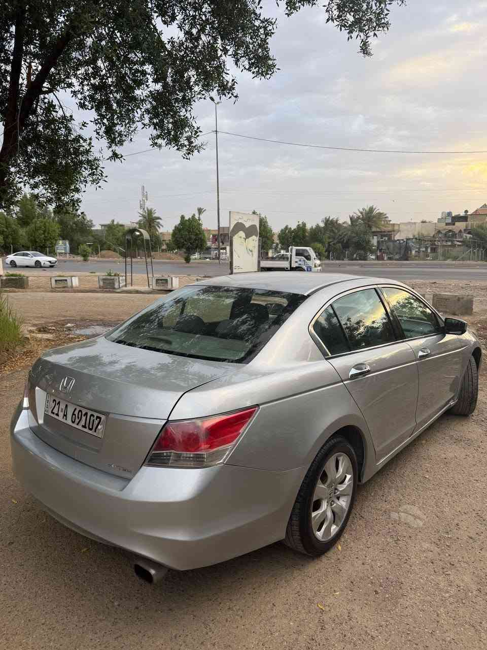 السلام عليكم هوندا اكورد 2008 خليجي للبيع 
فول مواصفات فتحة سقف كشنات كهرباء تحكم ستيرن ، كير مكينة جاهزات تبريد ثلج 
بيها  قطعة صبغ فقط بدون حادث 
مكانها بغداد الكرخ السعر ٧٨  وبيها مجال 
هاتف / *********** , 0773422035
