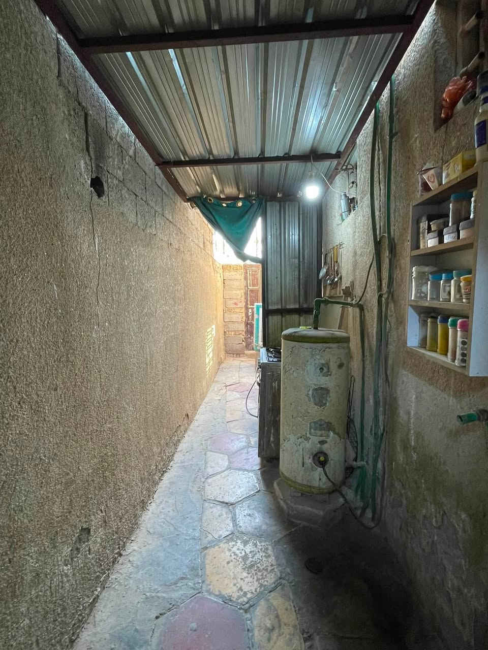 لبيع – فرصة مميزة 🏠

السلام عليكم 🌷

بيت للبيع بمساحة 100 متر، يتكون من:

🔹 الطابق الأرضي:
طرمه  استقبال، مطبخ، صحيات، ترك، غرفة نوم.

🔹 الطابق الثاني:
غرفة، بيتونة، سطح.

✨ ملاحظة: البيت يُباع مع الأثاث.

📍 العنوان: كميرة – شارع معز

💰 السعر: 140 مليون، بي مجال

📞 للاستفسار:
***********
