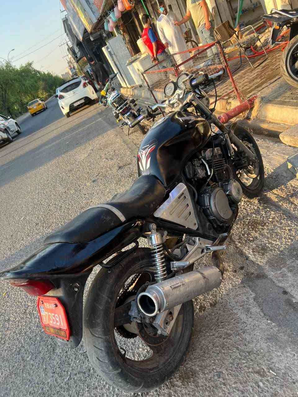 دراجە cb400البیع سعر 7ورقە و نص مكان كركوك ***********
