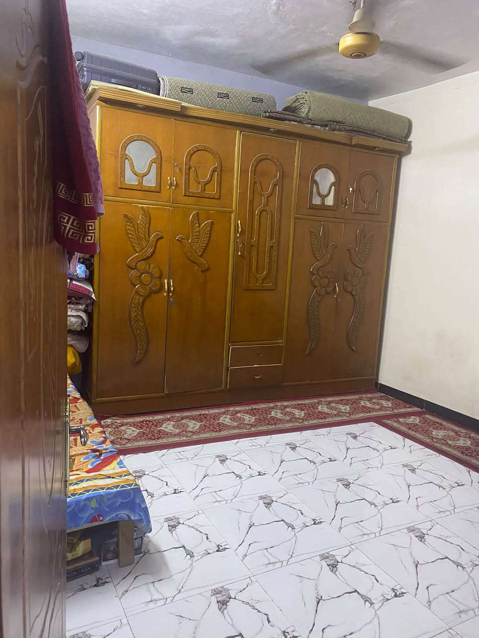 السلام  عليكم  بيت  مساحه  100متر  منطقه ابو درع الشارع العريض بناء حديث متواجد واتساب***********
ع رصيد***********
