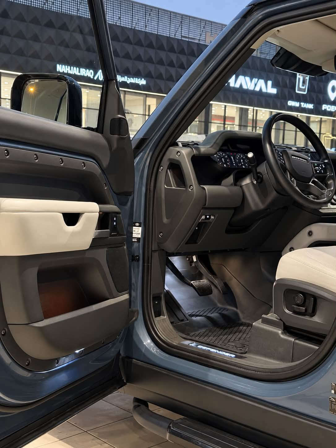 Land Rover Defender HSE X-Dynamic 2025
▪️وكالة سردار ضمان و مغلفة ppf بالكامل ضمان 10 سنوات
▪️ المحرك: 3.0 لتر، 6 سلندر تيربو مع نظام هايبرد خفيف (MHEV)
▪️ القوة: 400 حصان
▪️ العزم: 550 نيوتن متر
▪️ ناقل الحركة: أوتوماتيك 8 سرعات
▪️ نظام الدفع: رباعي دائم (AWD)
▪️ التسارع: 0 - 100 كم/س خلال 6.1 ثانية
▪️ شاشة معلومات وترفيه 13.1 إنج
▪️ نظام Meridian الصوتي
▪️ كاميرات 360°
▪️ حساسات أمامية وخلفية
▪️ سقف بانورامي
▪️ مقاعد جلد كهربائية مع ذاكرة
▪️ تبريد وتسخين للمقاعد
▪️ مقود متعدد الوظائف مع خاصية التسخين
▪️ Apple CarPlay وAndroid Auto لاسلكي
▪️ دخول ذكي وتشغيل بضغطة زر
▪️ إضاءات LED Matrix
▪️ تعليق هوائي إلكتروني
▪️ نظام Terrain Response 2
▪️ مراقبة النقطة العمياء
▪️ المحافظة على المسار
▪️ فرملة طوارئ تلقائية
▪️ باب خلفي كهربائي
▪️ جنوط رياضية
▪️ نظام تثبيت السرعة التكيفي
▪️ شاحن لاسلكي للهاتف
▪️ إضاءة داخلية محيطية (Ambient Light)

📞 ***********

