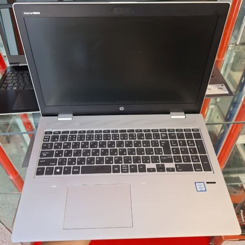 💻 للبيع – HP ProBook 650 G4
🔥 لابتوب عملي وقوي، مناسب للدراسة، الدوام، والأعمال المكتبية، مع أداء سريع بفضل معالج الجيل الثامن وقرص SSD.

💰 السعر: 350,000 دينار عراقي
📌 السعر نهائي

━━━━━━━━━━━━━━━━━━

✅ المواصفات:

🔹 المعالج: Intel Core i5 – الجيل الثامن
🔹 الرام: 8GB DDR4
🔹 التخزين: 256GB SSD
🔹 الشاشة: 15.6 بوصة FHD (1920×1080)
🔹 كرت الشاشة: Intel UHD Graphics 620
🔹 المنافذ: USB-C – USB 3.1 – HDMI – VGA – LAN – قارئ SD
🔹 الاتصال: Wi-Fi + Bluetooth
🔹 بطارية جيدة
🔹 الجهاز نظيف وجاهز للاستخدام مباشرة

🎁 مناسب للطلاب، الموظفين، والاستخدام اليومي، ويشغل برامج الأوفيس، التصفح، الدراسة، والاجتماعات بكل سلاسة.

📞 للاستفسار أو الحجز:
***********
