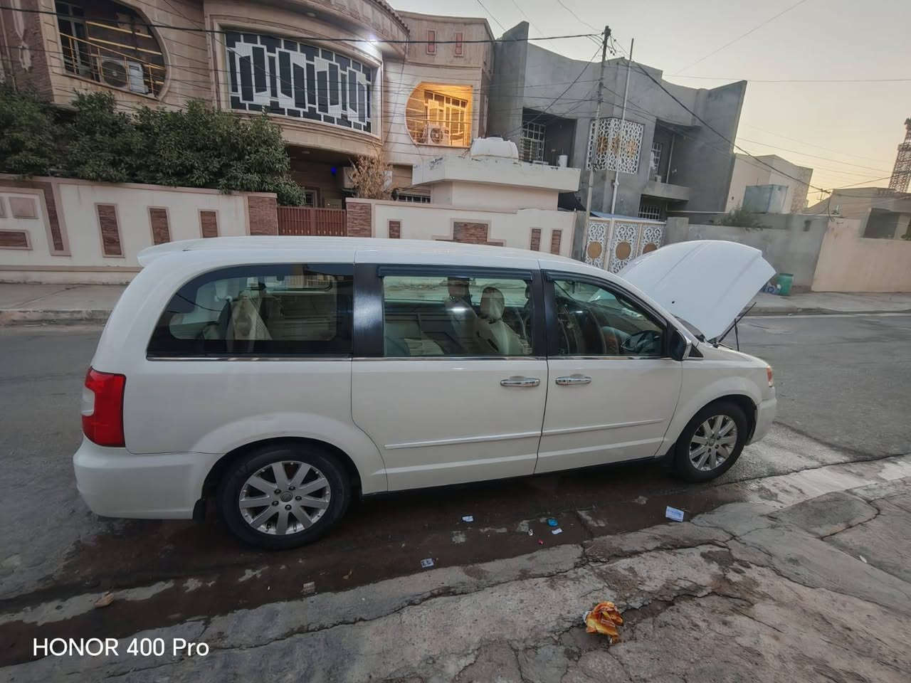 سلام عليكم 
كلايسر كرفان موديل  ٢٠١٢ سيارة نظيفه وبلاديه على وضع الشركه كير و محرك بلاد ما مفتوح برغي بيهن تجي تفحص وتشوف محرك ٣٦٠٠ 
٣قطع تبريد 
شاديله منظومه غاز   مال غاز كاملة 
السعر 135$ وبيه مجال مكان السيارة الفلوجه 
***********
